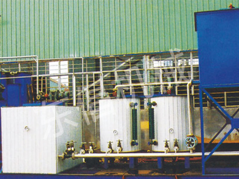 乳化沥青设备在生产过程中要控制好沥青的温度和乳化剂的浓度以保证生产的乳液质量稳定。